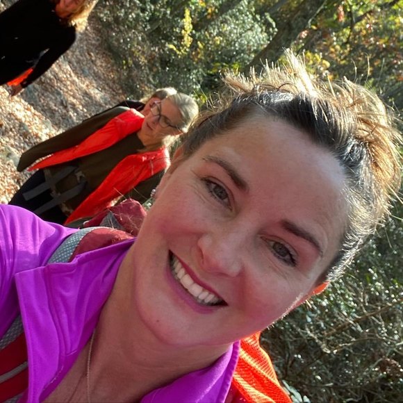 Meet your Posher, Lara - Picture 2 of 3